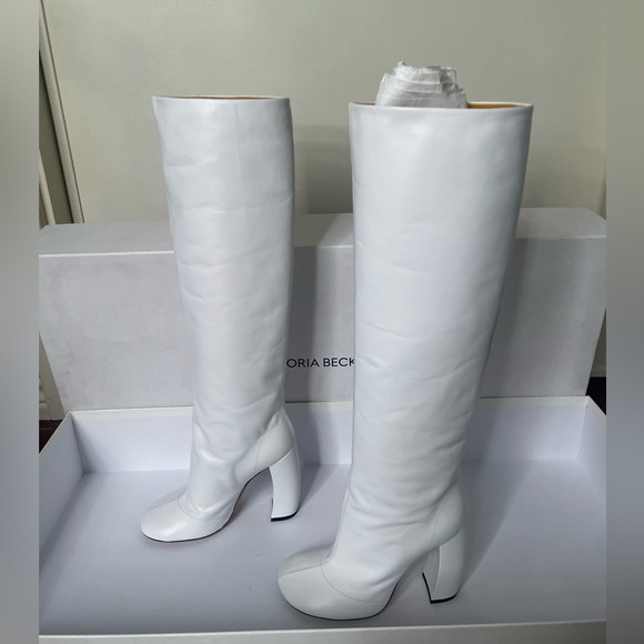 Victoria Beckham white boots - Picture 3 of 11